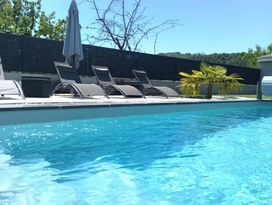 Chambre & Sdb Privee Avec Piscine En Bord De Via Rhona Sarras Ngoại thất bức ảnh