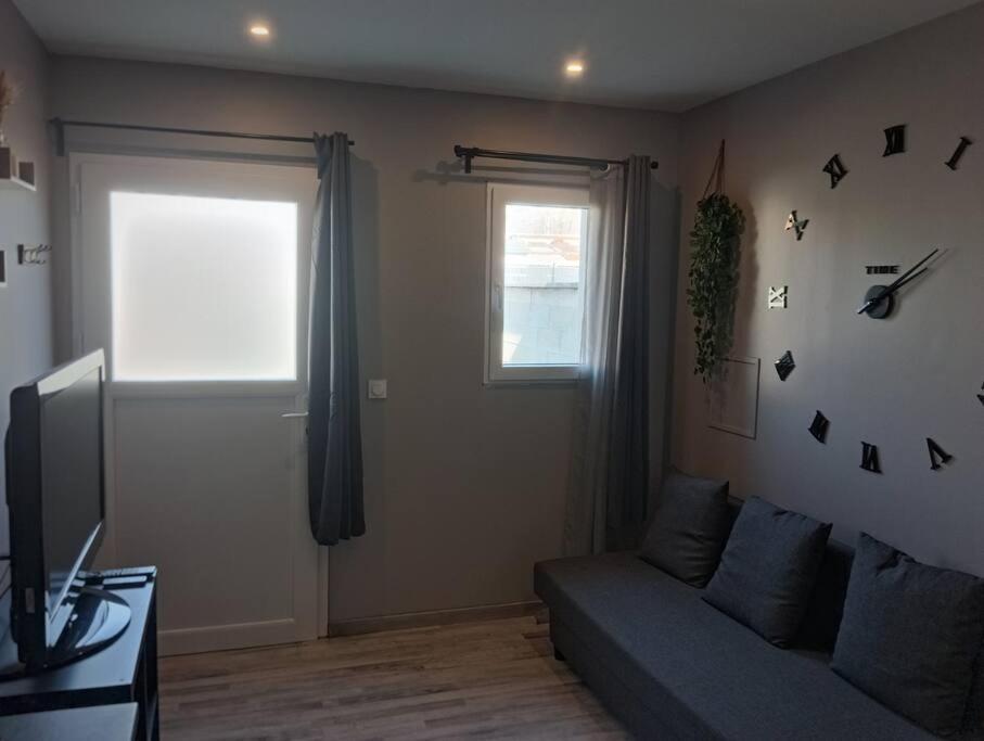 Chambre & Sdb Privee Avec Piscine En Bord De Via Rhona Sarras Ngoại thất bức ảnh