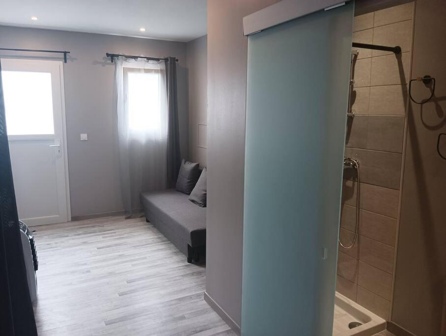 Chambre & Sdb Privee Avec Piscine En Bord De Via Rhona Sarras Ngoại thất bức ảnh